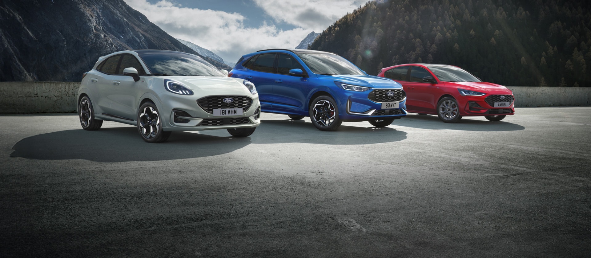 Linha de carros híbridos da Ford, incluindo o Ford Puma, Ford Kuga e Ford Focus.