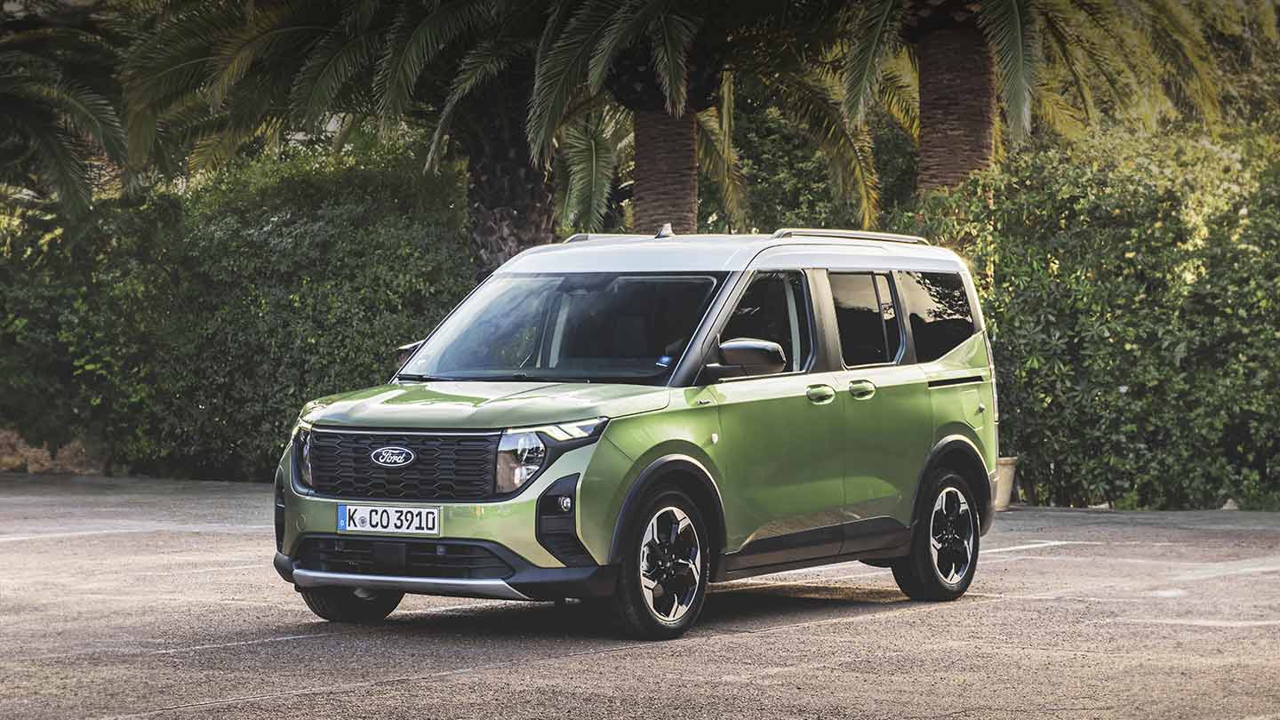 Ford Tourneo Courier Active em verde