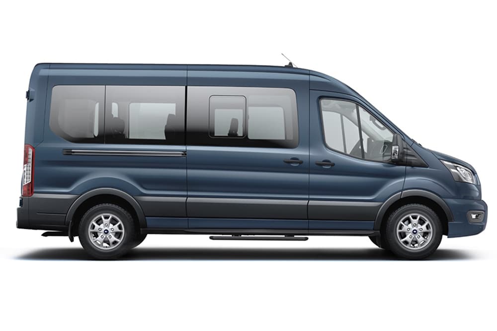 Ford Transit Minibus azul, parte da gama de MPV e monovolumes Ford.