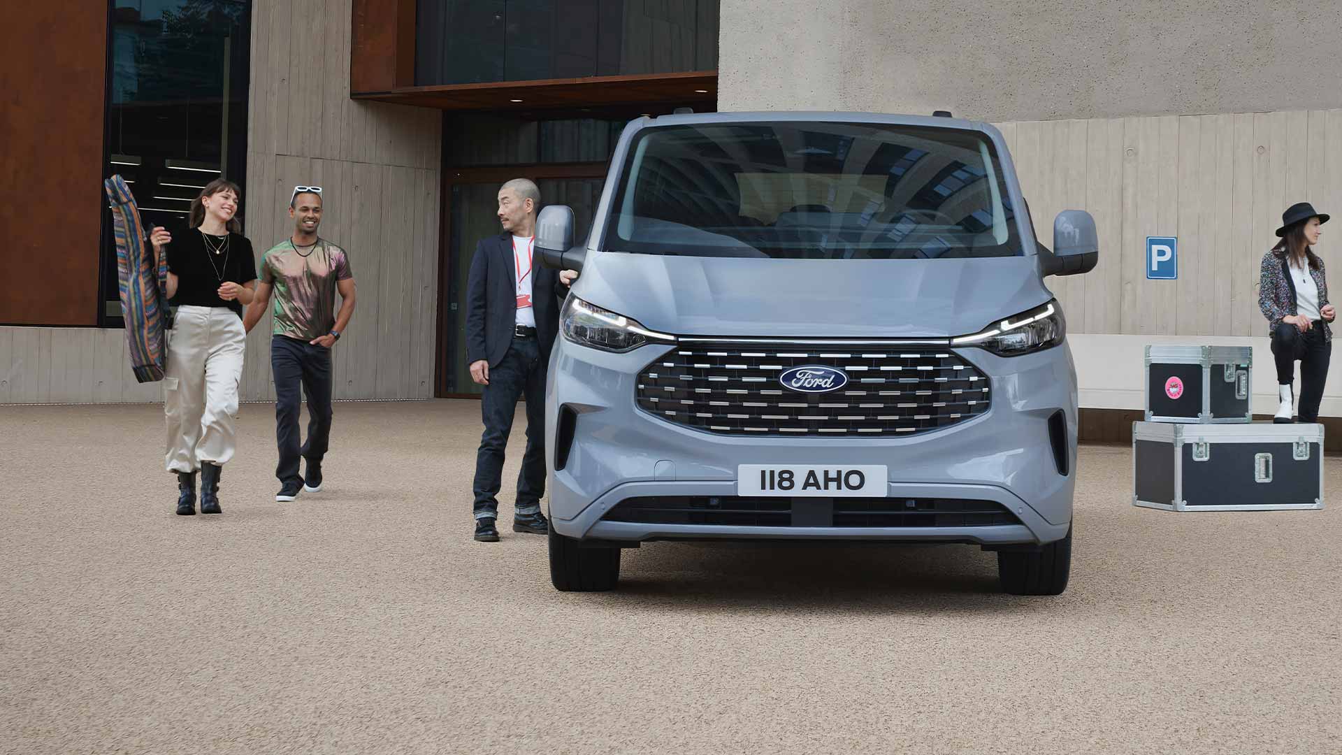 People next to the All-New Tourneo Custom