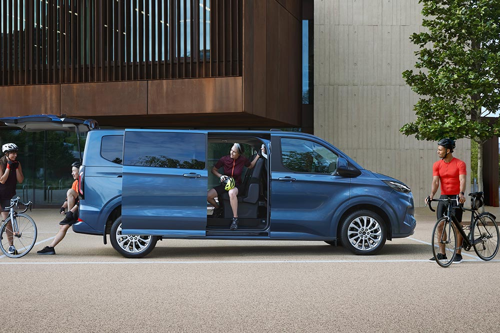 the All-New Tourneo Custom side view