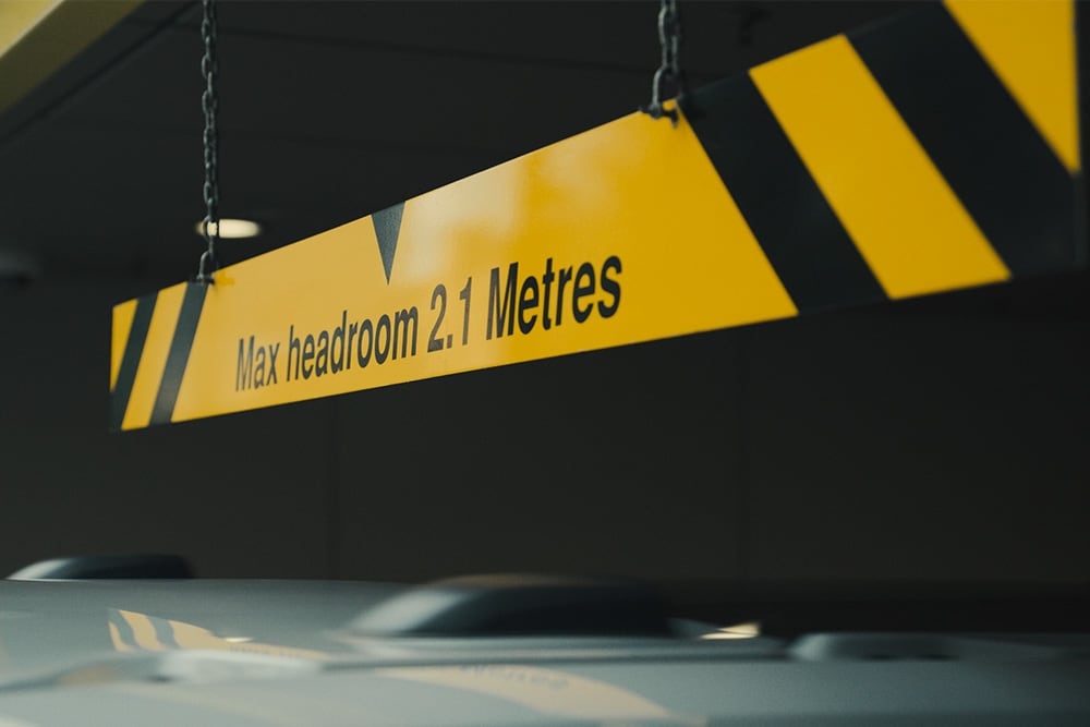 Sign that says the headroom is 2.1 metres