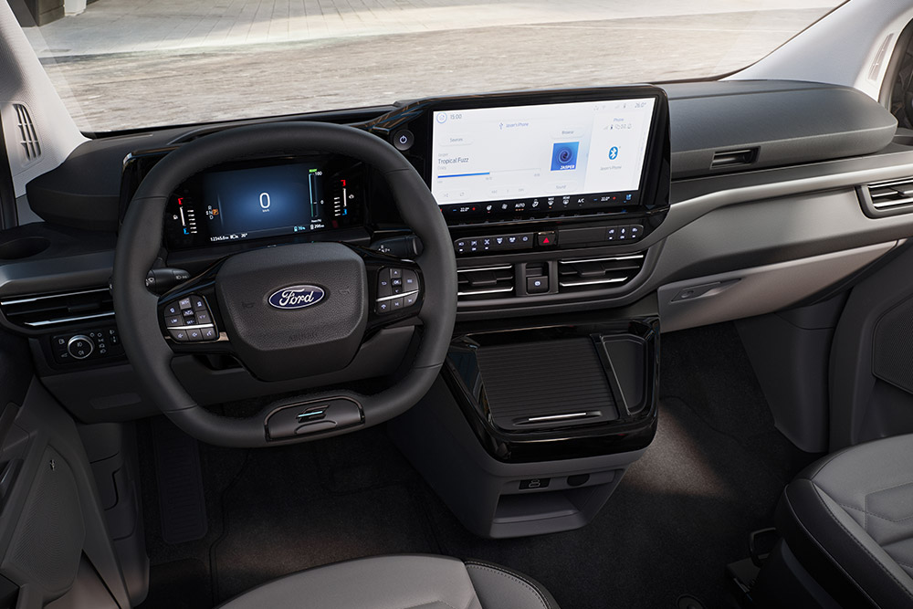 Dashboard console with video streaming capabilities in the All-New Tourneo Custom